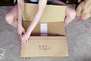 sarah sue unboxes the auxfun fuck machine from hismith and uses it on her petite body with toys