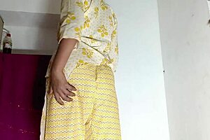 komal bhabhi secretly fucks her brother naked in ebony scene