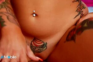 pierced babe payton preslee sucks tommy gunns thick cock while gaming