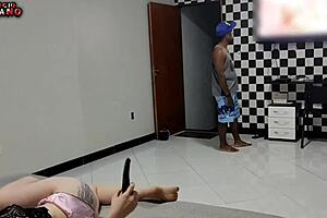 young girl surprises boyfriend with pussy while he fixes tv 😏