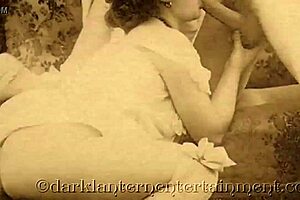 Dark Lantern presents her quim in erotic confessions.