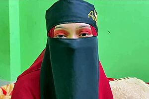 Muslim Bhabhi's Intimate Encounter with Hindu Husband