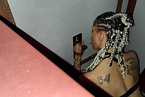 Latina amateur experiences orgasm at glory hole first time