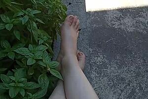 gretala lets juicy pussy air out in the courtyard?