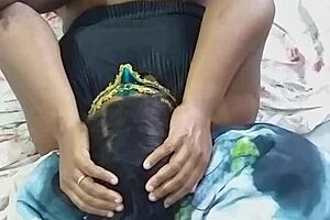 Juicy ebony amateur shows off big pussy