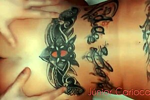 Loira bem safada dan�ando na festa e provocando fodemos gostoso aquela bunda grande