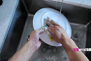 Phone-obsessed Dixie gets freeused by stepbro 😏