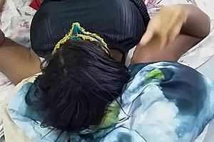 Juicy ebony amateur shows off big pussy