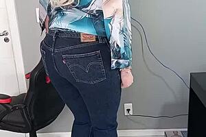 i wearing sexy bikini, tanned beautiful jeans shorts tan lines