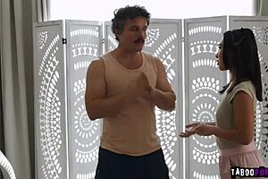 Robby changes terms to have sex, Kimmy agrees.