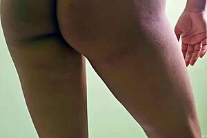 Hot Desi school girl goes viral with solo performance