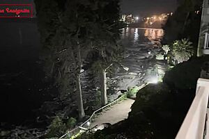 Bisexual couple rides and creampies in pool at night