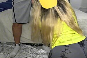 mi madrastra perdió apuesta en final argentina vs colombia y me lo chupa 😈