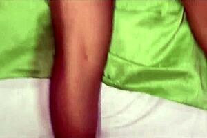 indian thick thighs girlfriend wants threesome!