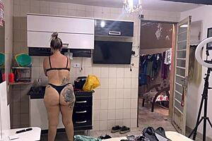 Pintora Enquanto Pinta Sua Casa É Pintada Leva Muita Rola No Cu E Na Buceta Pintor Goza Dentro