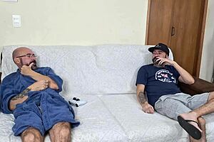 Corno Chama Amigo E O Deixa Ver Sua Esposa E Participa Do Sexo!