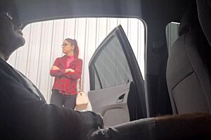 Punheta Arriscada Na Rua Para Estudante No Ponto De Ônibus