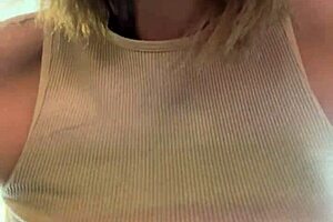 I went to train at the gym in Times Square, my nipples were hard and sweat was dripping on my pussy. The gringos passed by and looked and put their hand on their hard cocks.