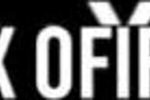 Chrissy Daniels licks Maxine's clit while finger fucking her slit 😏