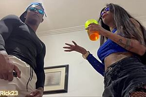 Botei minha prima pra mamar! Ela sentou na rola!