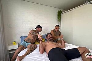 i'm watching cleo cadillac in a suruba with 3 couples fucking non-stop with big cocks.