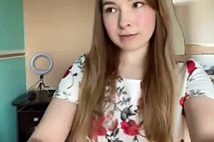 Cutie Fingering Pussy And Squirting Juices