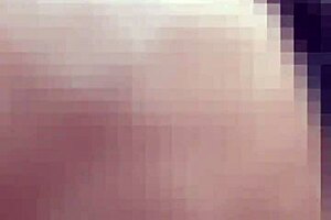 【個撮】マスク美女の女装が配信しながらオナニーする動画