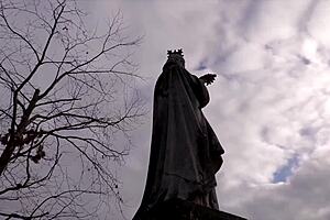 Melany And Bianca Share A Treat In French Threesome