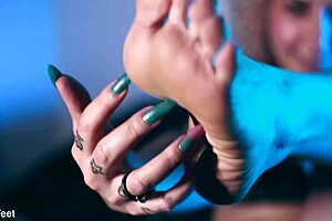 Gorgeous marilou worships feet and masturbates with the queen