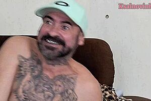 Neighbor asks for sugar, ends up with ass in car 😏