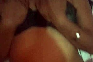 milf caliente con culo grande se la follan a perrito