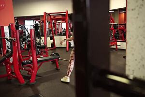 Gym pickup leads to workout session with photographer, ending positively