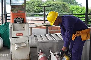 Builder fucks his big ass boss and gives her a huge load of cum - brandon cruz