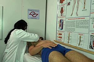 Enfermeira Fica Excitada Ao Ver Ereção Do Paciente Com Boceta Apertada E Pau Grande