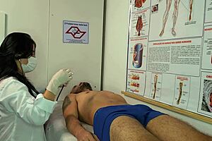 Enfermeira Fica Excitada Ao Ver Ereção Do Paciente Com Boceta Apertada E Pau Grande