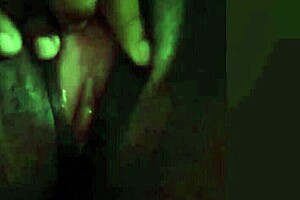 Ma collègue se masturbe dans la douche en se filmant et m'envoie la vidéo!