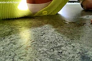 Kiwi milf sub cleans master's spill