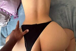 me follo a la esposa de mi mejor amiga y él se corre fuertemente