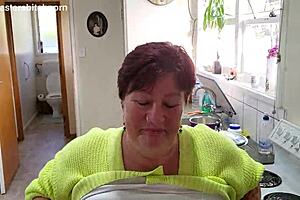 Kiwi milf sub cleans master's spill