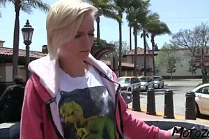 Damn, this horny amateur slams rough with the photographer in deepthroat action?