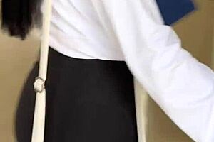 asesora inmobiliaria novata acepta follar con su cliente