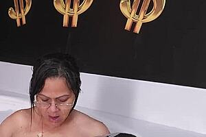 i did golden shower to bbw latin milf in taboo lingerie and leggings scene