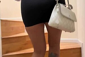 asesora inmobiliaria novata acepta follar con su cliente