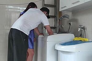 curvy milf dona de casa seduces the technician with her shaved wet pussy