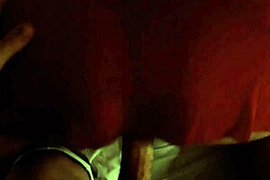 Corno vai trabalhar e casada aproveita pra transar com comedor