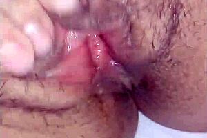 Chris Vivi Squirts Wet Pussy Open