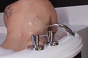 i did golden shower to bbw latin milf in taboo lingerie and leggings scene