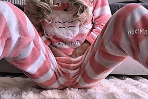 Skinny teen fingers hairy wet pussy, squirting close up.