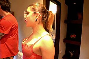 madrastra enseña a hijastra tragar dos pijas