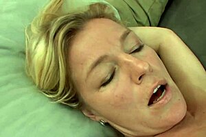 Milf Cougar Licking Wet Pussy in Amateur Lesbian Scene